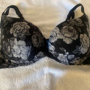 Torrid Bra 42C- Floral Print T-Shirt Bra - Black and Gray